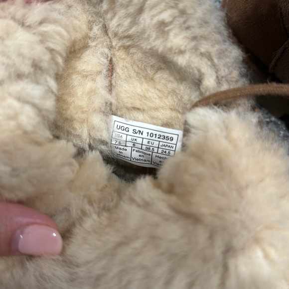 Women’s Ugg Boots - Picture 4 of 6